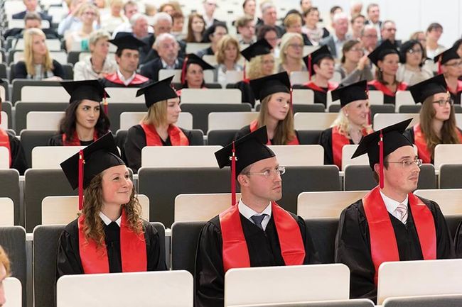 Mit ihrem besonderen Hochschulkonzept leistet die MSH einen Beitrag zum Veränderungsprozess im Gesundheitswesen und bildet hochqualifizierte Nachwuchskräfte aus. Mit ihrem besonderen Hochschulkonzept leistet die MSH einen Beitrag zum Veränderungsprozess im Gesundheitswesen und bildet hochqualifizierte Nachwuchskräfte aus.