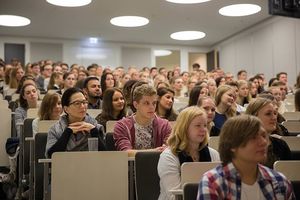 Ca. 2.000 Studierende profitieren von der modernen Ausstattung und der hohen Qualität der Lehrveranstaltungen der MSH. Ca. 2.000 Studierende profitieren von der modernen Ausstattung und der hohen Qualität der Lehrveranstaltungen der MSH.