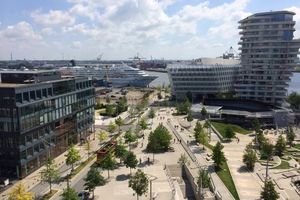 Blick auf die Marco-Polo-Terrassen, die Elbe und den Hafen: Studieren an der MSH heißt studieren mit Flair. Blick auf die Marco-Polo-Terrassen, die Elbe und den Hafen: Studieren an der MSH heißt studieren mit Flair.