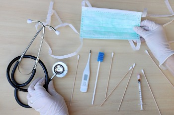 Diagnostische Instrumente und Hilfsmittel aus dem Medizinstudium