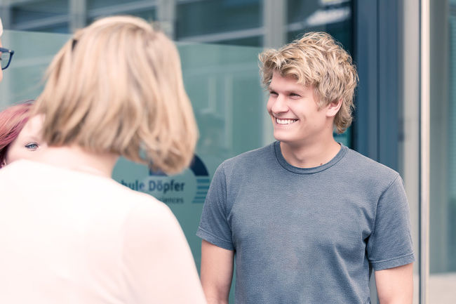 Studieren in jedem Alter - das Studienangebot richtet sich sowohl an junge Menschen als auch Personen im fortgeschrittenem Alter.